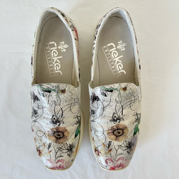 Shoes With Flowery Details size 6 - Picture 1 of 14